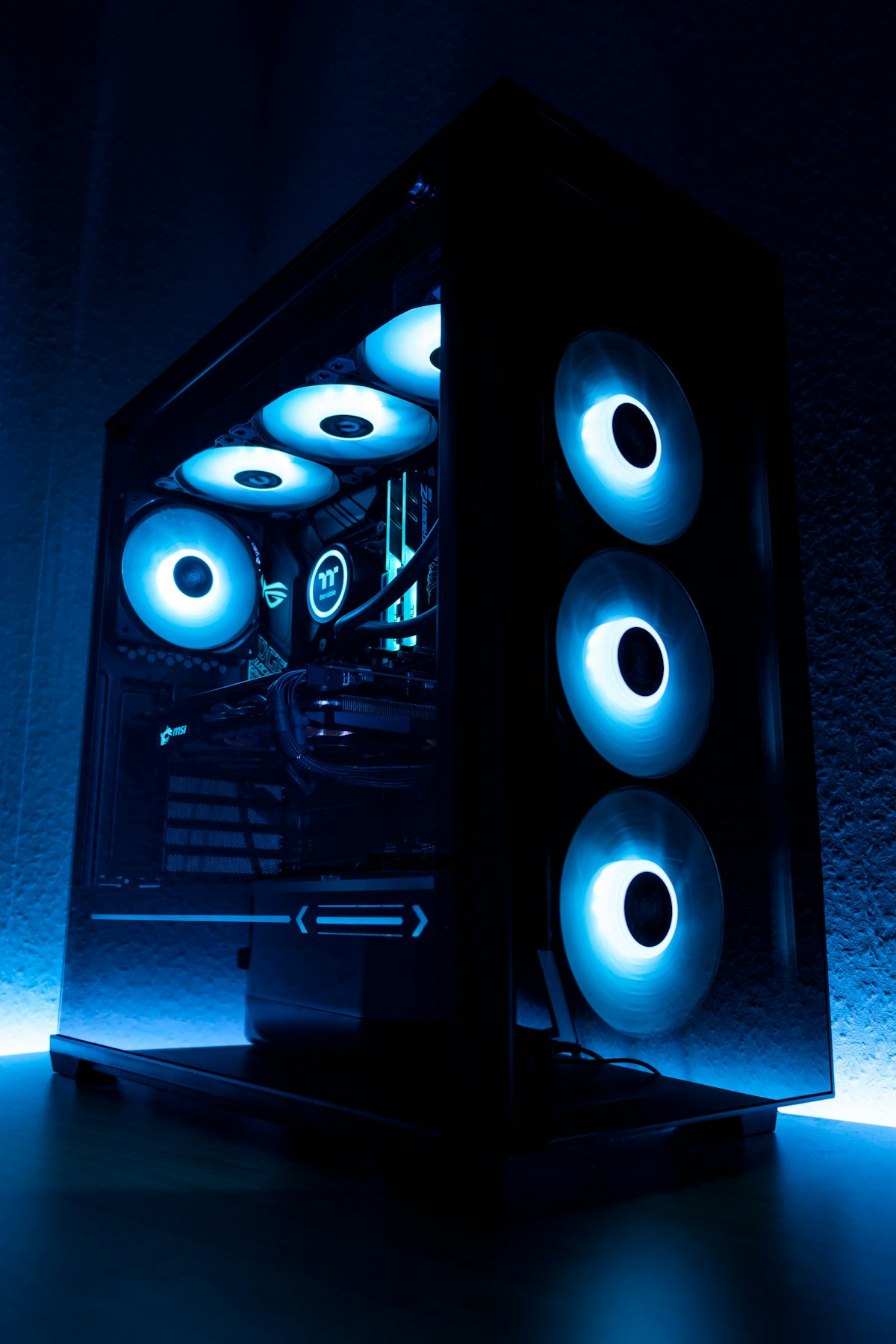 Komputer gamingowy ByteForge Gamer X z podświetleniem RGB